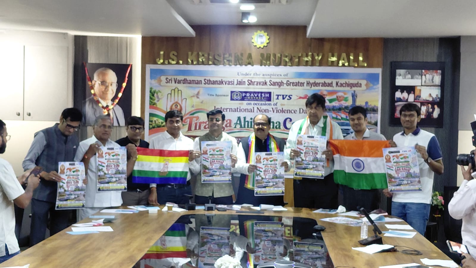 A unique Tiranga Ahimsa Car Rally comprised of 200 plus cars carrying the Indian Tricolour along with the Jain religious flag will be held in the city on 2nd October